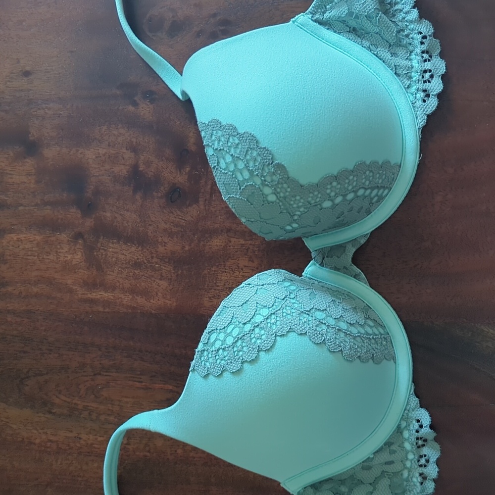 Lace Trimmed Push Up Bra